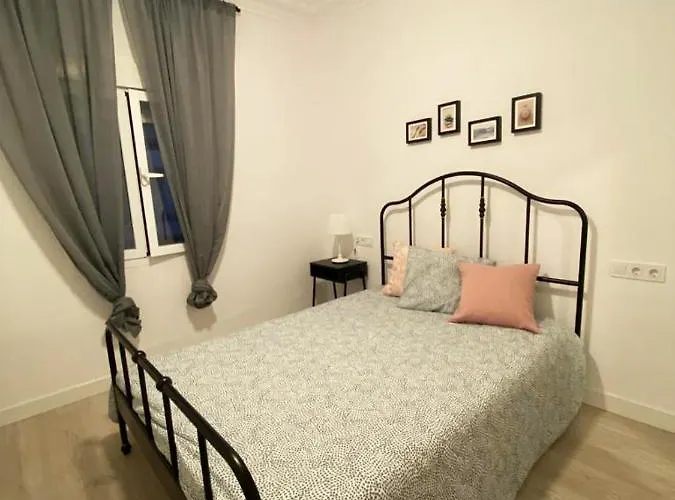 Malvarrosa Private In Shared Habitación en casa particular